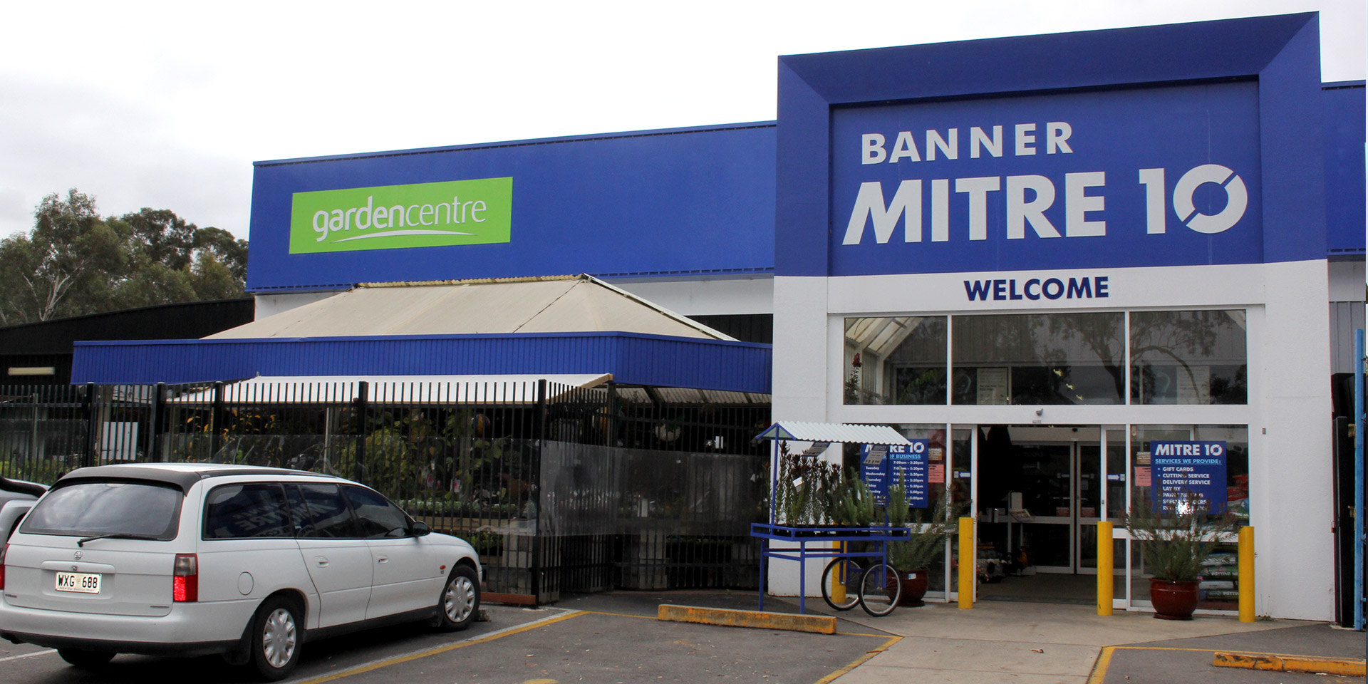 Banner Mitre 10 Mount Barker In The Garden